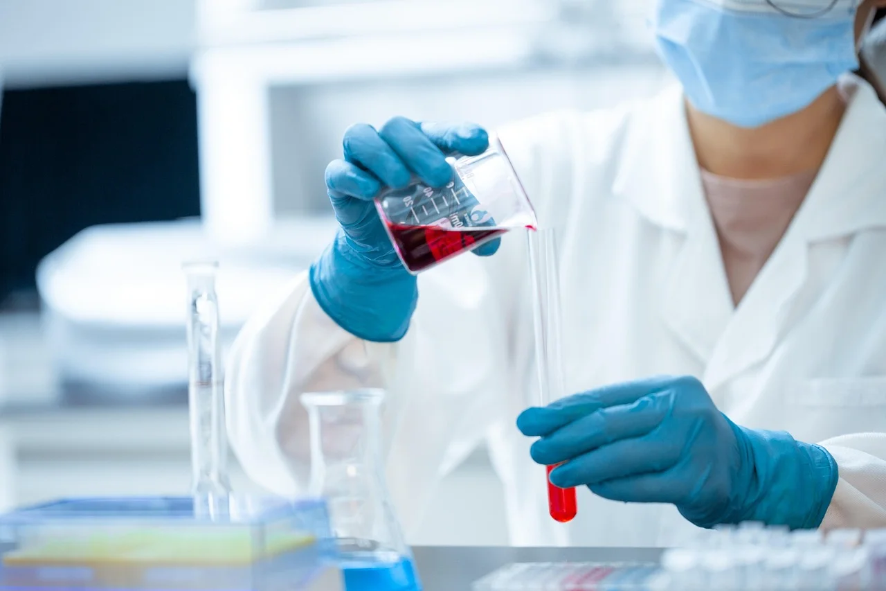 Laboratorio biológico y una interfaz de análisis computacional