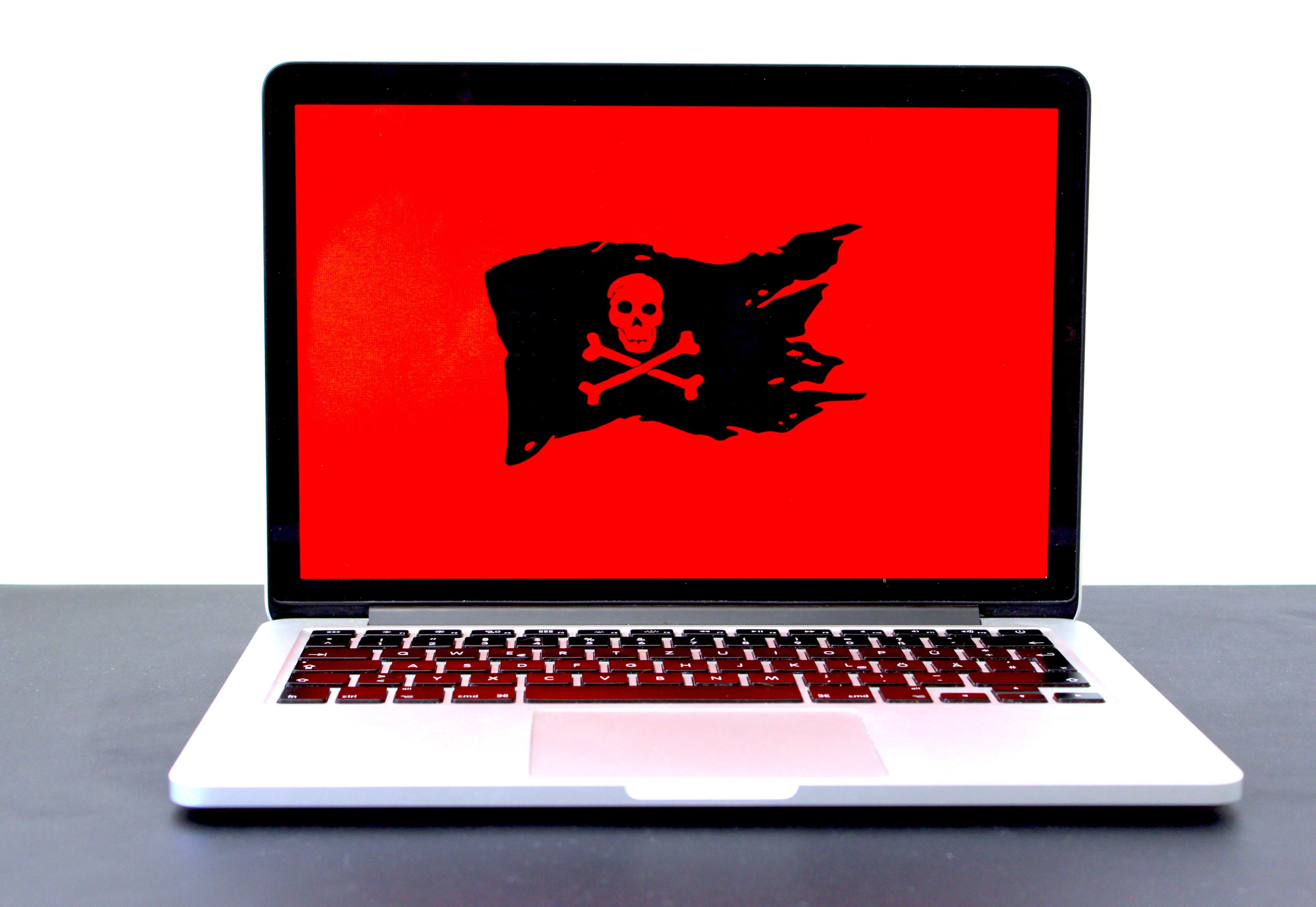Red de conexiones digitales y amenazas informáticas